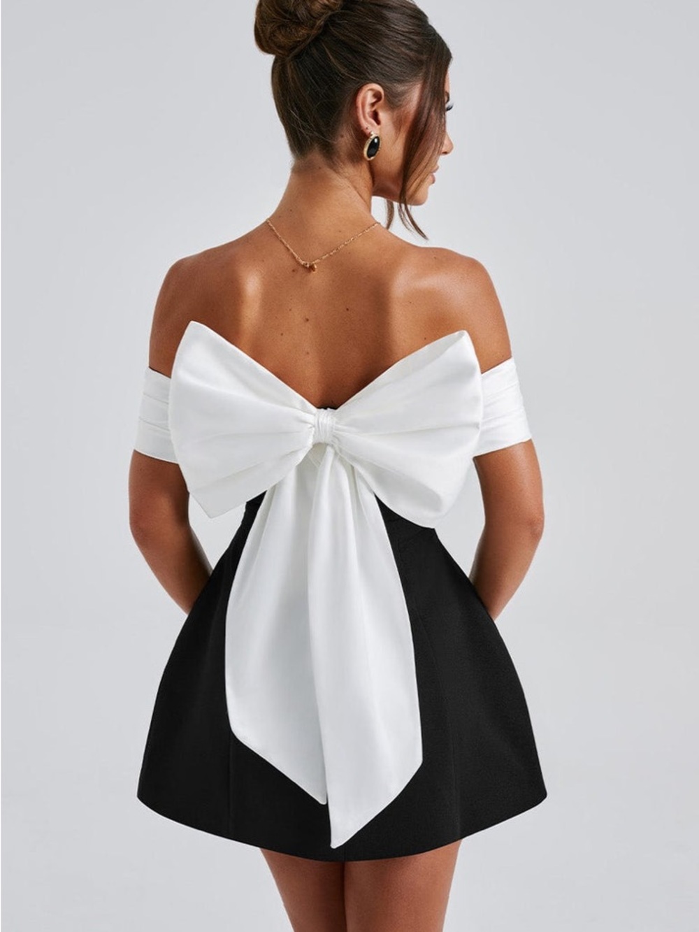 Elegant Off-Shoulder Two-Tone Mini Dress in White and Black - Picture 3 of 4